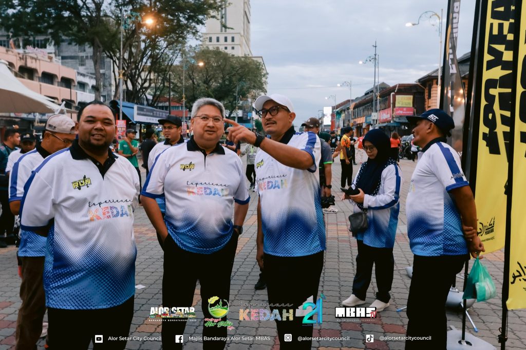 LARIAN SEMPENA 100 TAHUN PEKAN RABU MERIAH DENGAN PENYERTAAN 1500 PESERTA