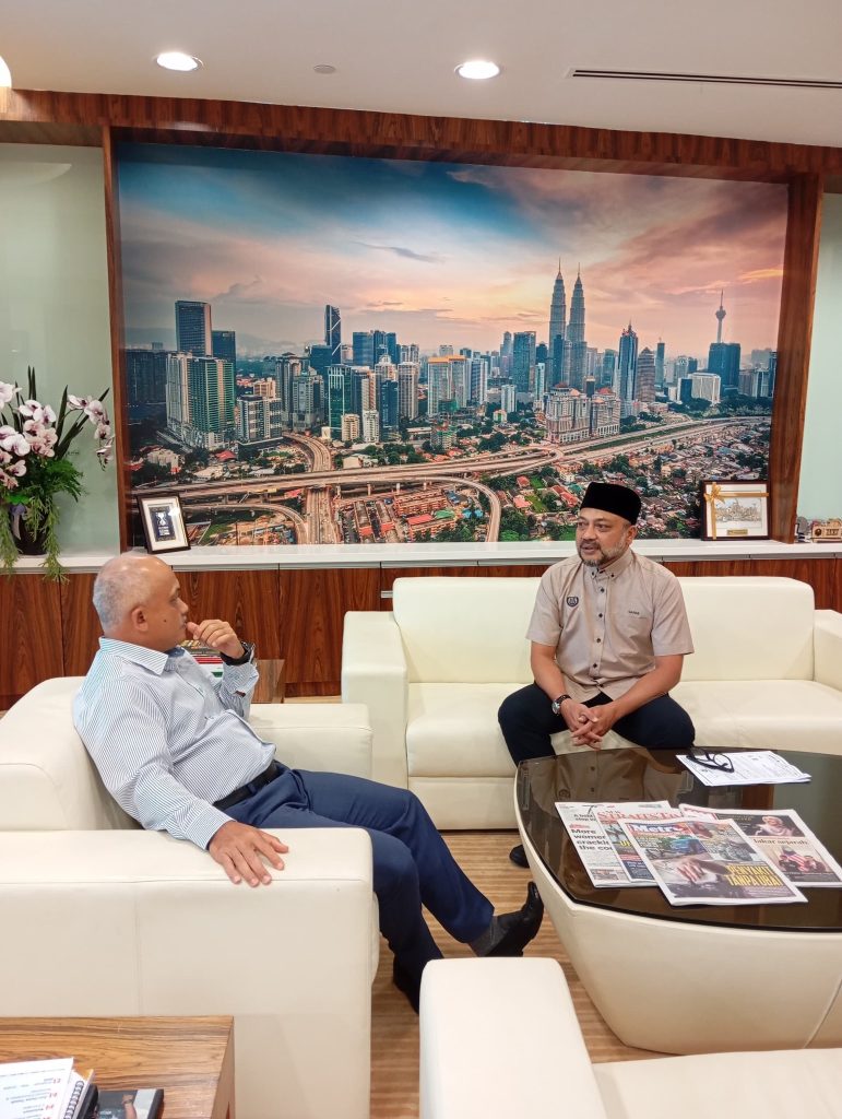 KUNJUNGAN HORMAT DATUK BANDAR ALOR SETAR KE KEMENTERIAN PERUMAHAN DAN KERAJAAN TEMPATAN (KPKT)