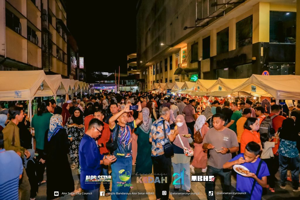 LEBIH 10,000 PENGUNJUNG MERIAHKAN MAJLIS JAMUAN RAYA AIDILFITRI 1446H/2025M BANDAR RAYA ALOQ SETAQ BERAYA SAKAN