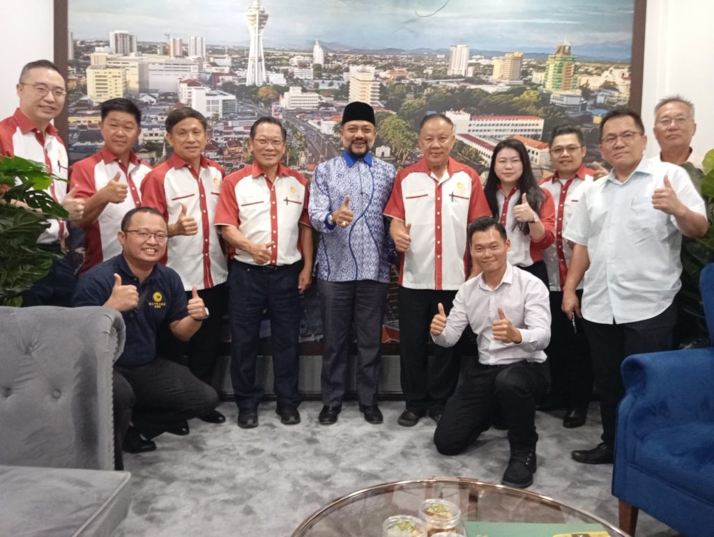 KUNJUNGAN HORMAT AHLI DEWAN PERNIAGAAN DAN PERINDUSTRIAN CINA KEDAH KE ATAS DATUK BANDAR ALOR SETAR