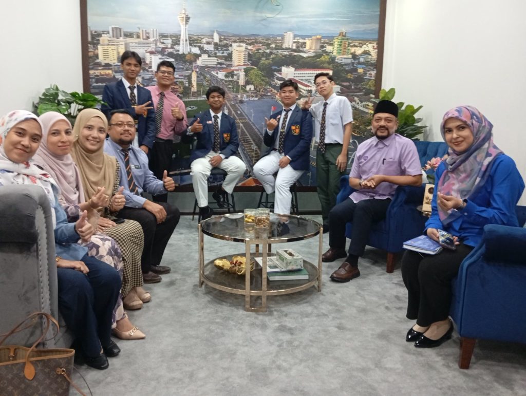 KUNJUNGAN GURU-GURU DAN PELAJAR KOLEJ SULTAN ABDUL HAMID (KSAH) KE ATAS DATUK BANDAR ALOR SETAR