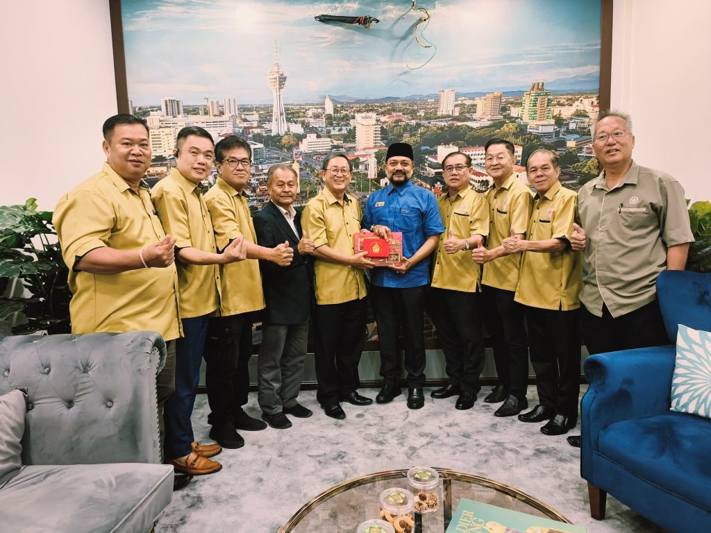 KUNJUNGAN HORMAT AHLI DEWAN PERHIMPUNAN CINA KEDAH KE ATAS DATUK BANDAR ALOR SETAR