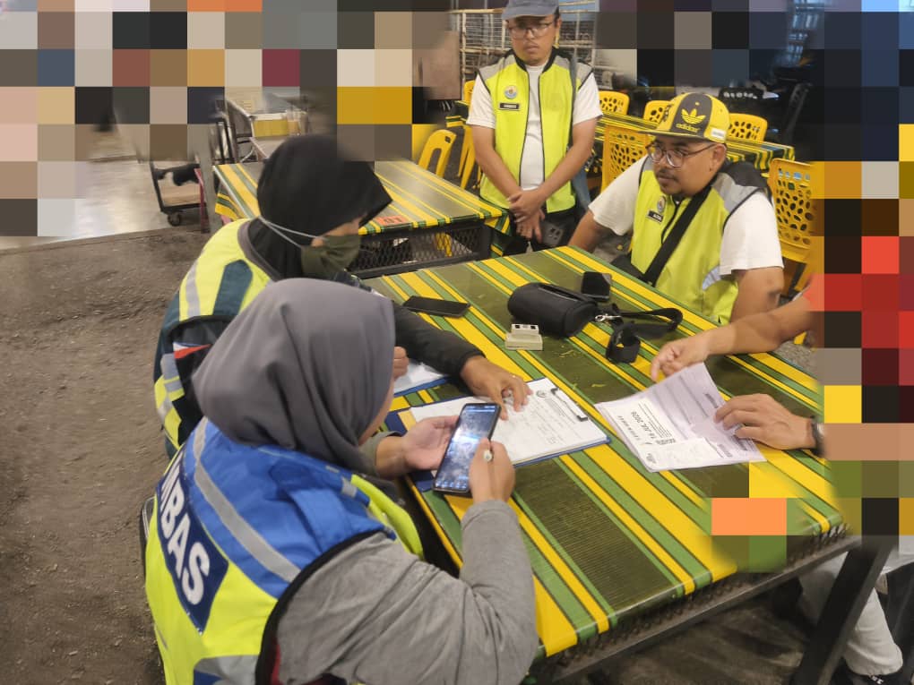 OPERASI PEMERIKSAAN KEBERSIHAN DAN LESEN PENIAGA BANDAR RAYA ALOR SETAR