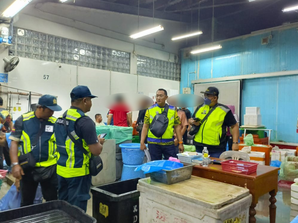 OPERASI PEMERIKSAAN KEBERSIHAN DAN LESEN PENIAGA BANDAR RAYA ALOR SETAR
