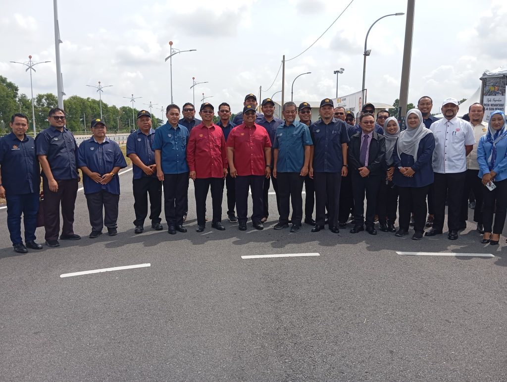 MAJLIS PENYERAHAN PROJEK SIAP, PROJEK MENAIKTARAF JALAN SUKA MENANTI (K137) DAERAH KOTA SETAR