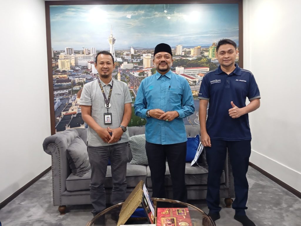 KUNJUNGAN HORMAT BANK ISLAM CAWANGAN ALOR SETAR KE ATAS DATUK BANDAR ALOR SETAR