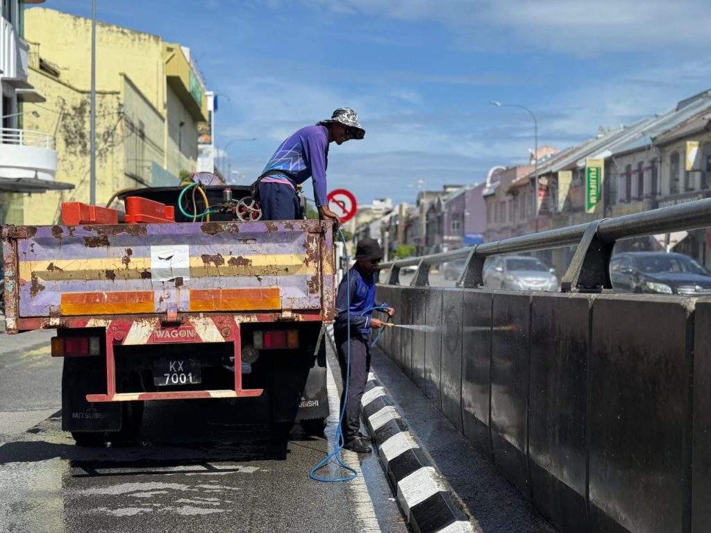 MBAS LAKSANA KERJA-KERJA PEMBERSIHAN FLYOVER JALAN LANGGAR, ALOR SETAR