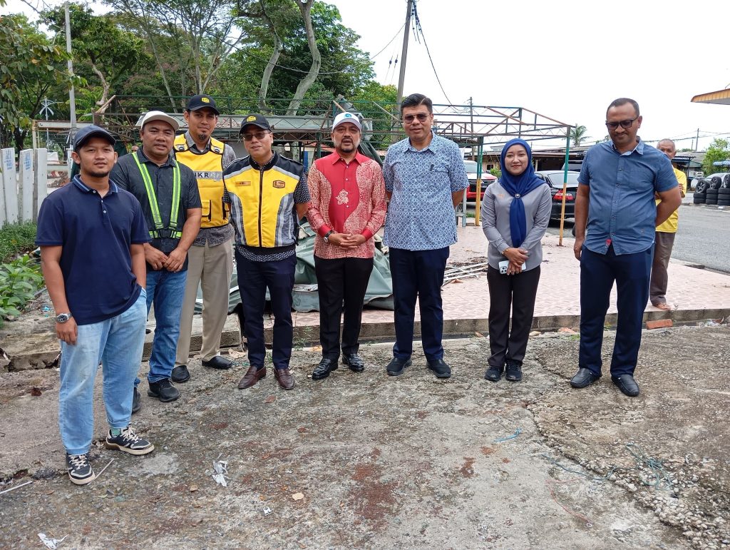 OPERASI PEROBOHAN STRUKTUR GERAI BAGI TUJUAN PROJEK PELEBARAN PARIT TAMAN WIRA MERGONG ALOR SETAR FT 255.