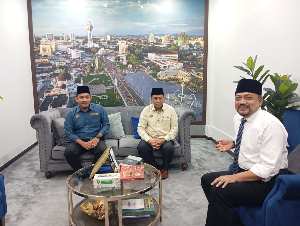 KUNJUNGAN PEGAWAI ZAKAT DAERAH KOTA SETAR KE ATAS DATUK BANDAR ALOR SETAR