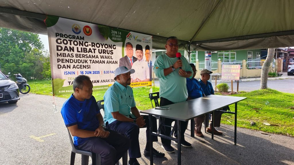 “KE ARAH KEDAH BERSIH” PROGRAM GOTONG ROYONG DAN LIBAT URUS AHLI MAJLIS, MAJLIS BANDARAYA ALOR SETAR ZON 14 DI TAMAN AMAN, ALOR SETAR