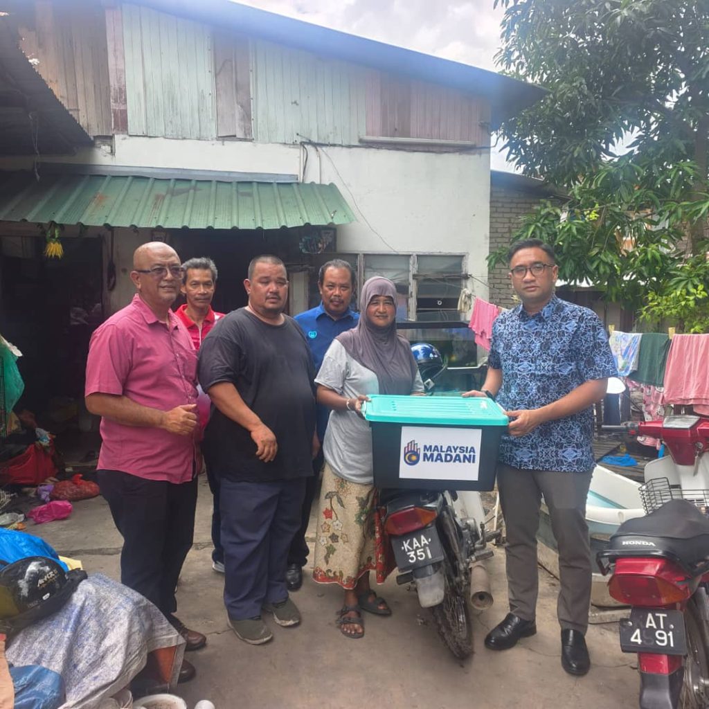 MBAS PRIHATIN 2025 | MBAS BERSAMA SETIAUSAHA POLITIK PMX SALUR BANTUAN KEPADA WARGA BANDAR RAYA