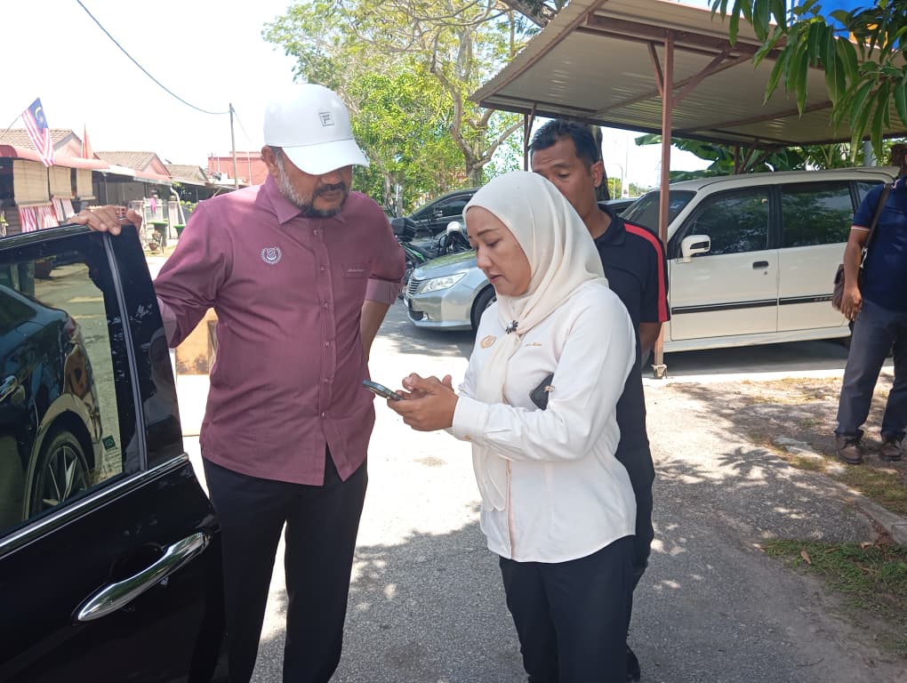 DATUK BANDAR TINJAU KERJA-KERJA NAIK TARAF JALAN DI TAMAN PANDAN, LEBUHRAYA SULTANAH BAHIYAH, ALOR SETAR