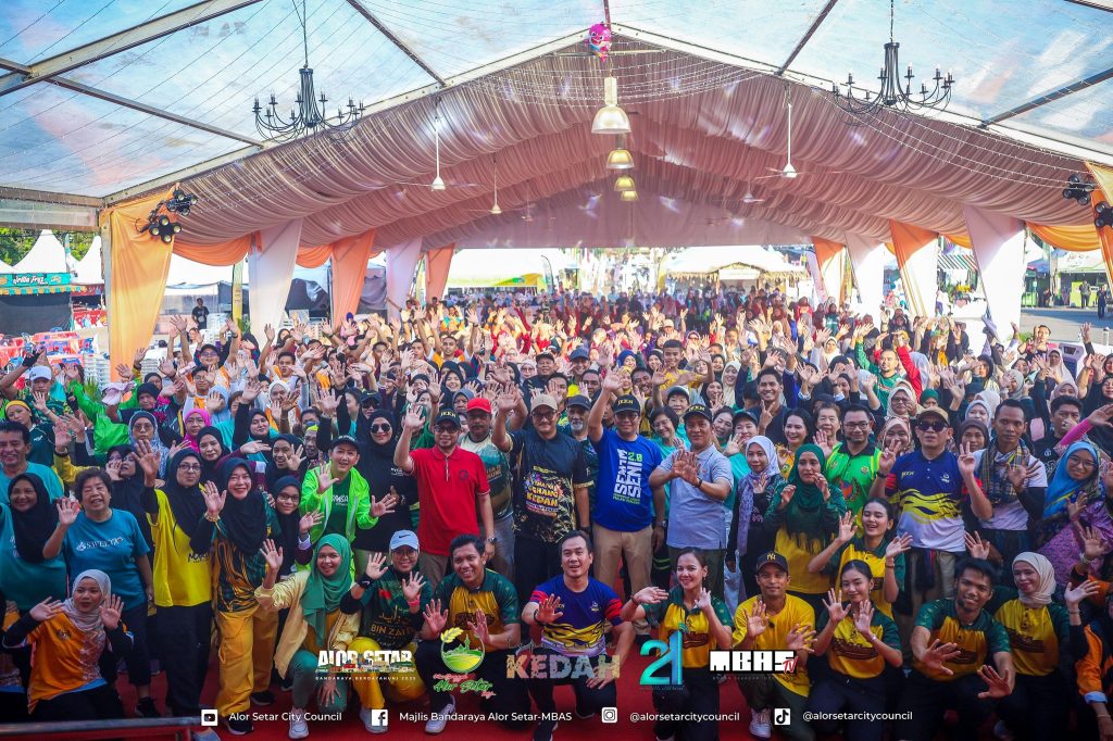 KEMBARA SARONG ALOR SETAR ANGKAT BUDAYA PEMAKAIAN TRADISIONAL MELAYU