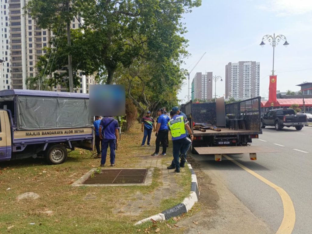 MBAS LAKSANA OPERASI BERSEPADU ROBOH PAPAN IKLAN TIDAK BERLESEN