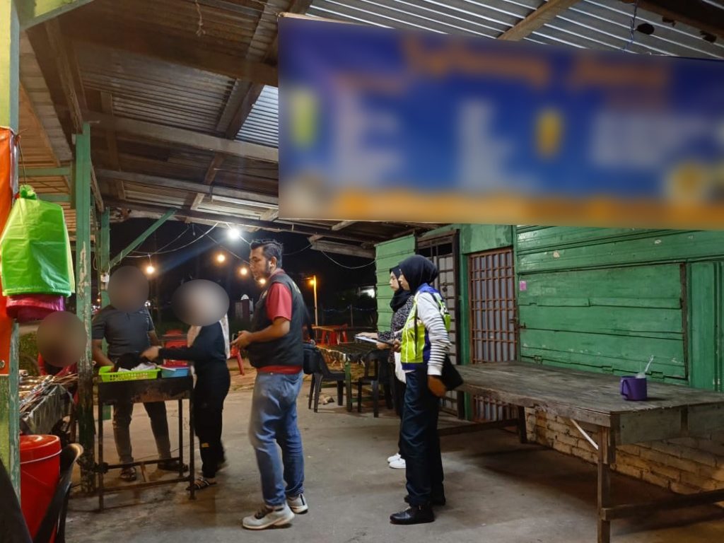 OPERASI PEMERIKSAAN KEBERSIHAN DAN LESEN MEDAN SELERA | 7 KOMPAUN DIKELUARKAN ATAS PELBAGAI KESALAHAN