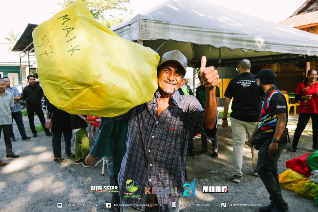 PENYUSUNAN SEMULA PENIAGA PASAR TANDOP | MBAS SERAH LEBIH 50 KHEMAH NIAGA PERCUMA KEPADA PARA PENIAGA