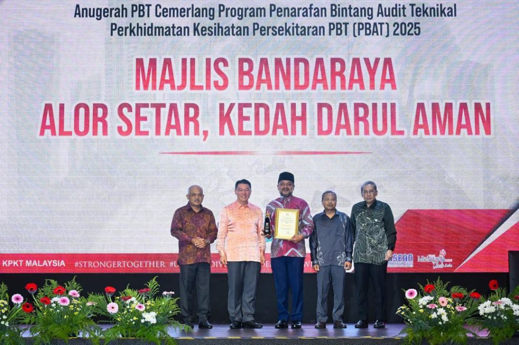 MBAS TERIMA ANUGERAH 5 BINTANG PBAT 2025 SEMPENA SAMBUTAN HARI PERSEKITARAN SEDUNIA (SHKPS) PERINGKAT KEBANGSAAN 2025