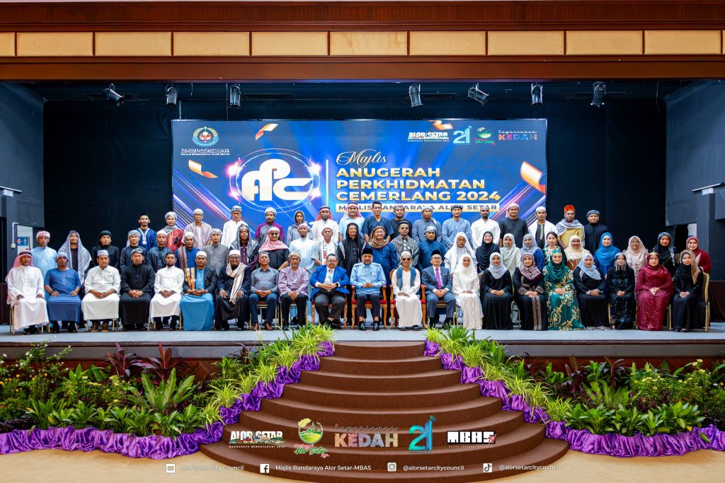 63 KAKITANGAN MBAS TERIMA ANUGERAH PERKHIDMATAN CEMERLANG BAGI TAHUN 2024