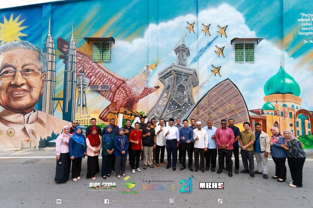 MURAL BAHARU TUN DR. MAHATHIR MOHAMAD JADI TARIKAN DI BANDAR RAYA ALOR SETAR