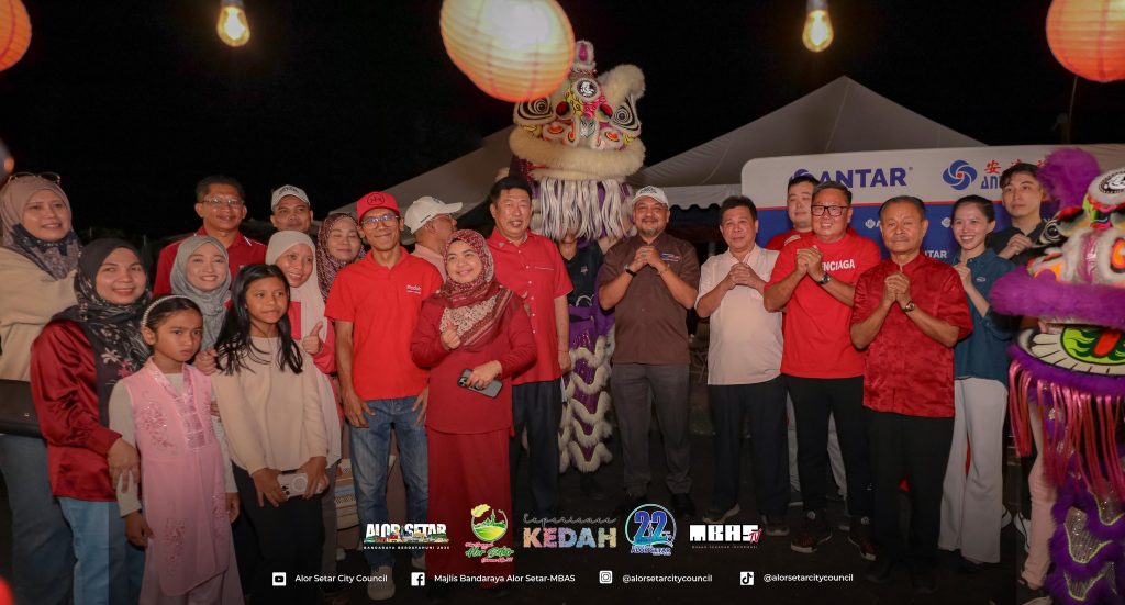 DATUK BANDAR ALOR SETAR HADIR MERAIKAN MASYARAKAT CINA DI CHINESE NEW YEAR NIGHT MARKET ALOR MENGKUDU