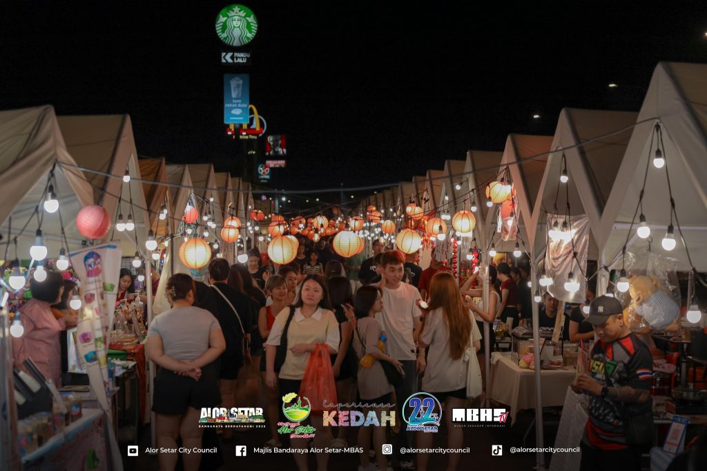 DATUK BANDAR ALOR SETAR HADIR MERAIKAN MASYARAKAT CINA DI CHINESE NEW YEAR NIGHT MARKET ALOR MENGKUDU
