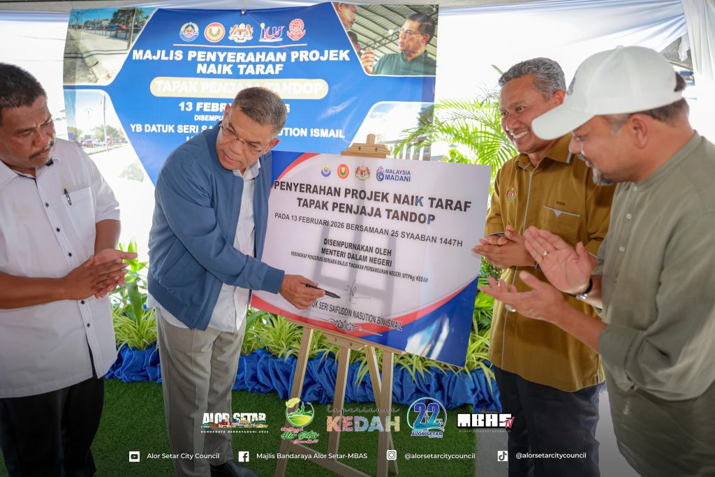 NAIK TARAF TAPAK PENJAJA TANDOP MANFAATKAN 74 PENIAGA HARIAN DAN 171 PENIAGA PASAR MALAM