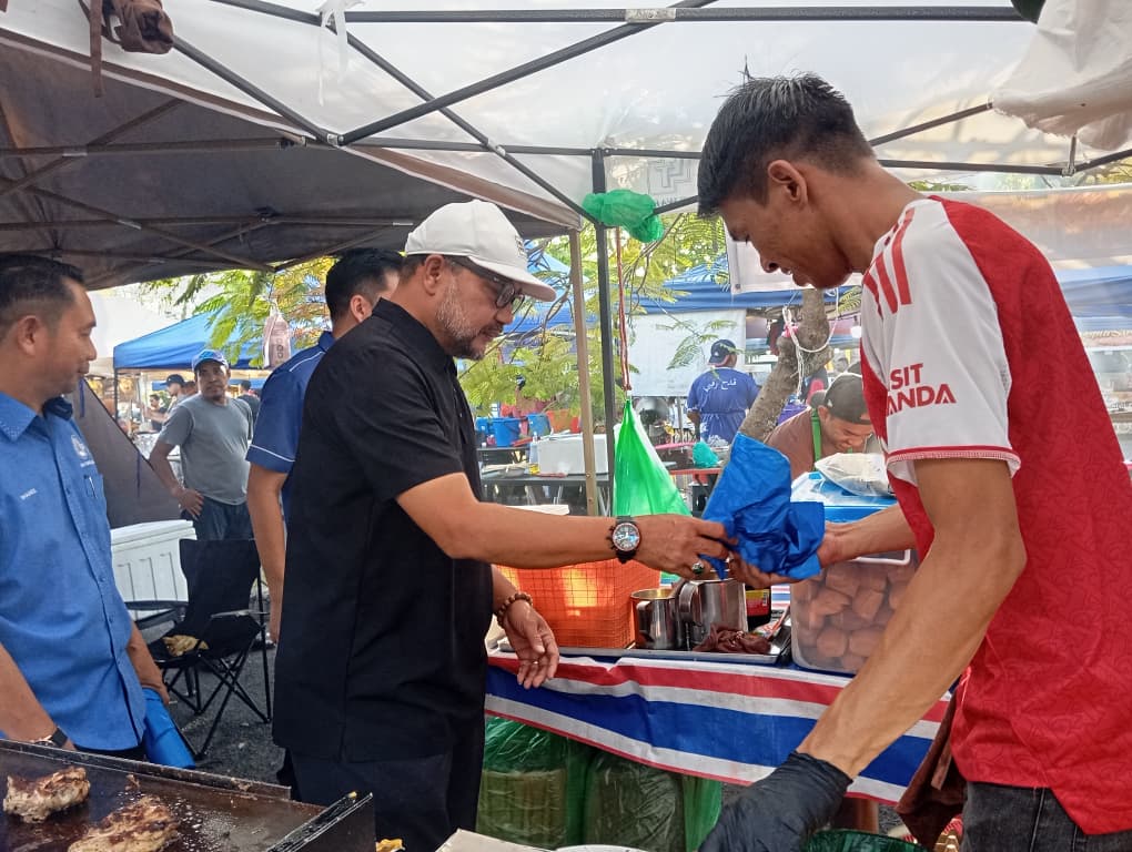 KUNJUNGAN DATUK BANDAR ALOR SETAR KE BAZAR RAMADAN PEREMBA, ALOR SETAR
