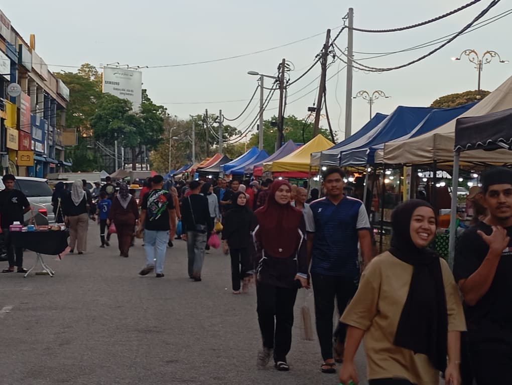 KUNJUNGAN DATUK BANDAR ALOR SETAR KE BAZAR RAMADAN TANDOP, ALOR SETAR