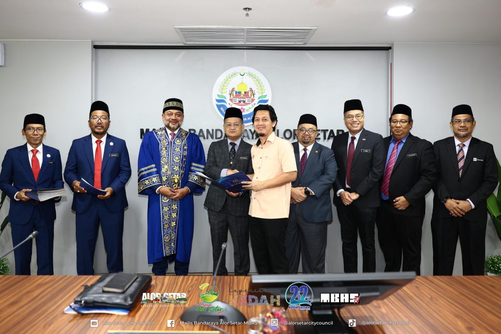 PENYERAHAN WATIKAH PELANTIKAN KAKITANGAN MAJLIS BANDARAYA ALOR SETAR