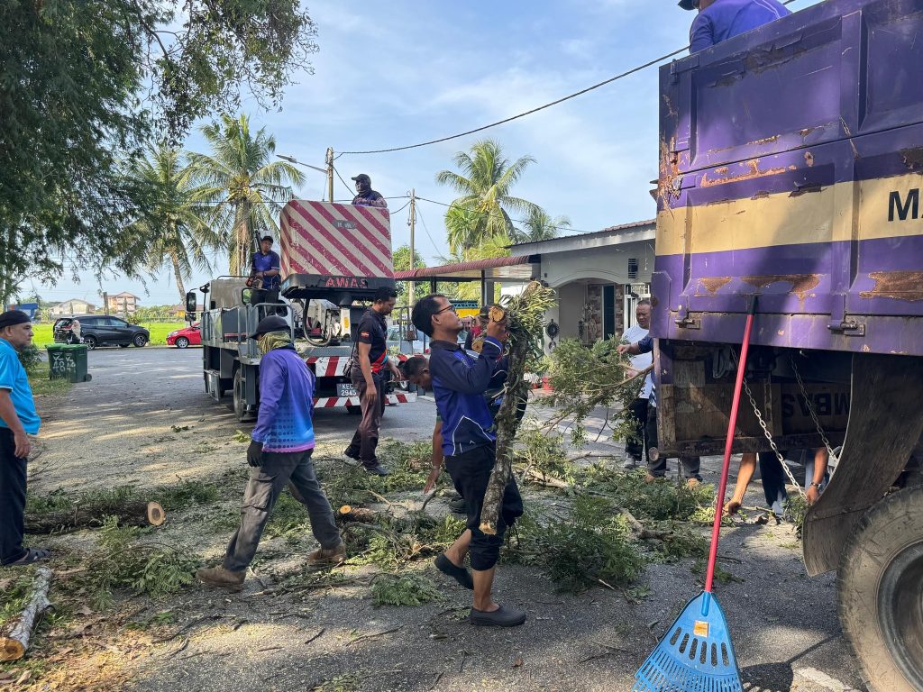 PROGRAM GOTONG ROYONG PERDANA TAMAN ALOR JANGGUS