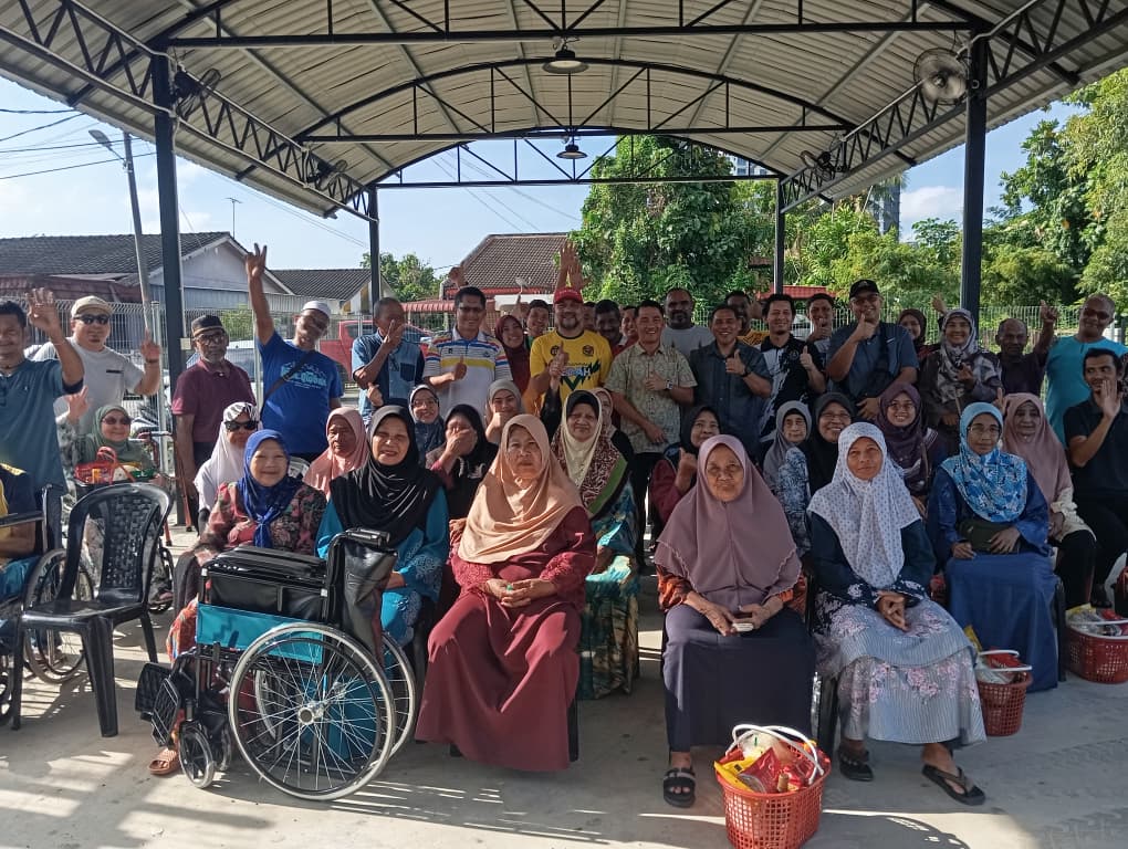 PROGRAM ZIARAH KASIH: DATUK BANDAR ALOR SETAR SANTUNI WARGA EMAS DI LORONG TITI SIAM