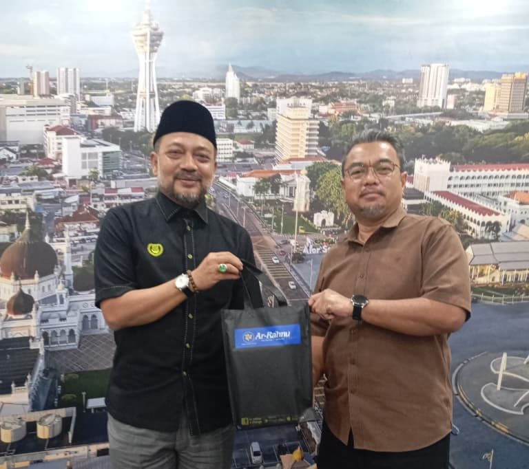 KUNJUNGAN HORMAT PENOLONG PENGURUS BANK RAKYAT CAWANGAN PEKAN SIMPANG KUALA KE ATAS DATUK BANDAR ALOR SETAR