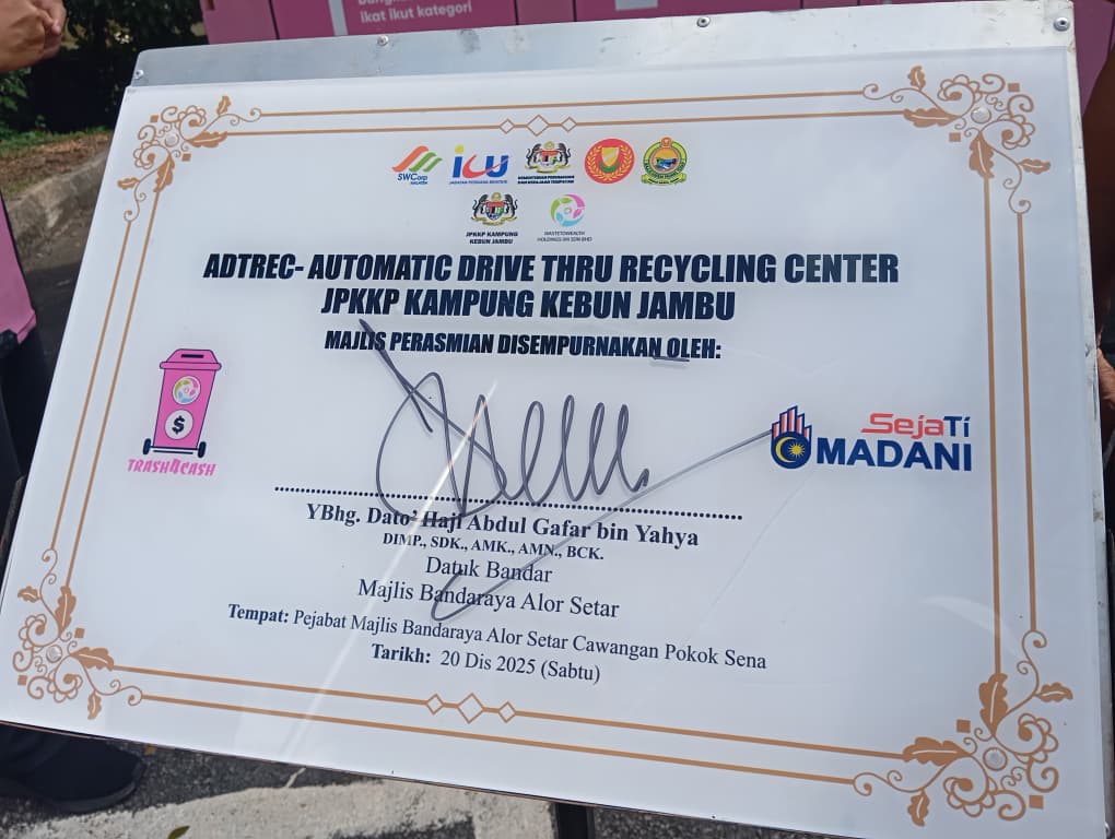 PERASMIAN PUSAT KITAR SEMULA PANDU LALU AUTOMATIK (ADTREC) JPKKP KAMPUNG KEBUN JAMBU