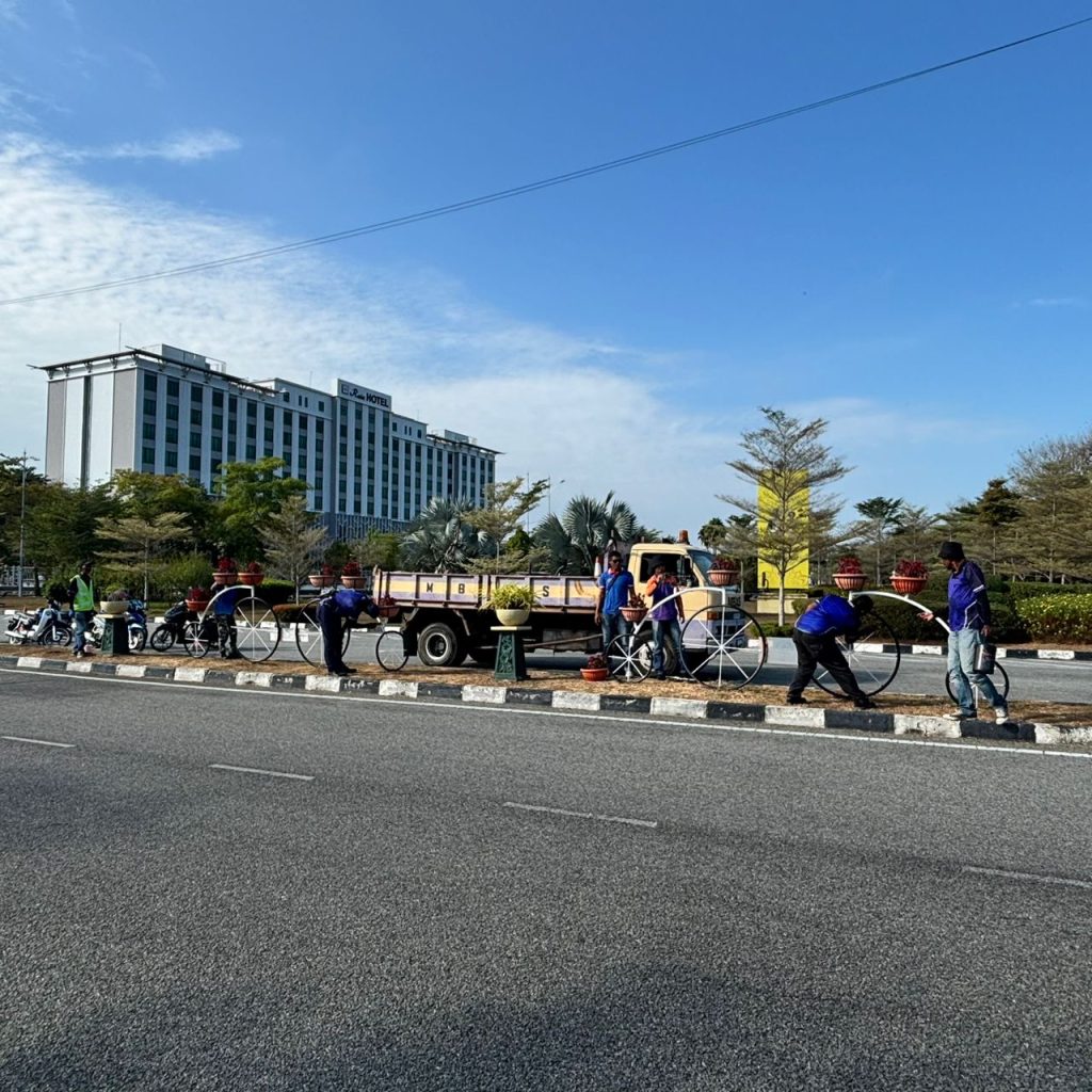 KERJA-KERJA PENGINDAHAN LANDSKAP DI JALAN ANAK BUKIT