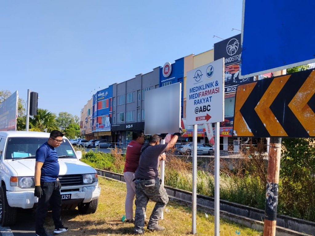 MBAS LAKSANA OPERASI BERSEPADU ROBOH PAPAN IKLAN TIDAK BERLESEN