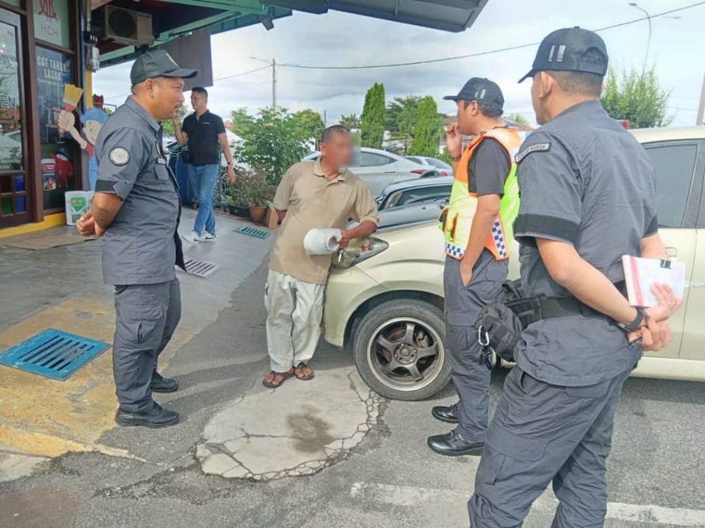 TINDAKAN PENGUATKUASAAN TERHADAP PEMBUANGAN SISA SECARA HARAM DI TAMAN LAM SUN, ALOR SETAR