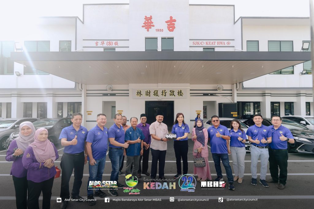 DATUK BANDAR ALOR SETAR ZAHIR PENGHARGAAN BUAT WARGA PENDIDIK SEMPENA HARI GURU 2026