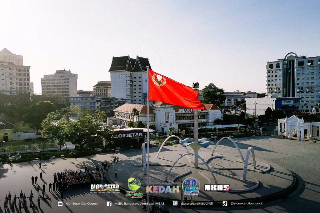UPACARA PENUKARAN BENDERA NEGERI KEDAH DARUL AMAN | SELURUH WARGA KEDAH DISERU KIBAR BENDERA NEGERI KEDAH SEMPENA HARI KEPUTERAAN SULTAN KEDAH KE-84