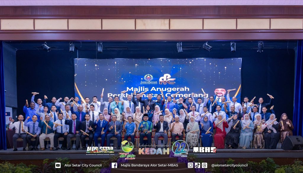 62 KAKITANGAN MBAS TERIMA ANUGERAH PERKHIDMATAN CEMERLANG BAGI TAHUN 2025