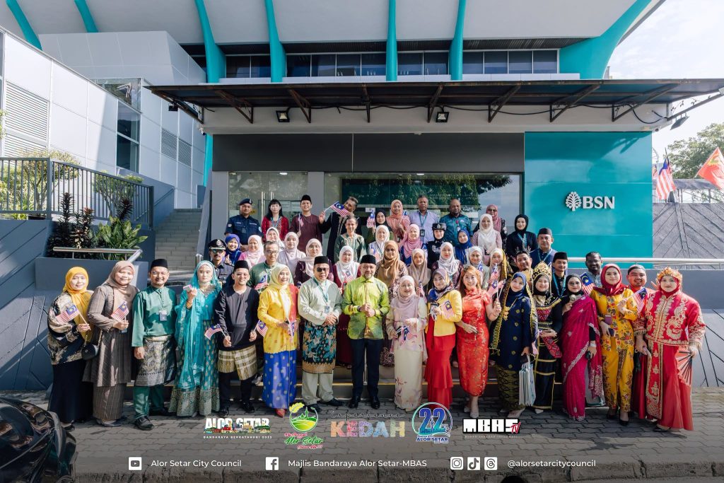 DATUK BANDAR SERU INSTITUSI PERBANKAN DI BANDAR RAYA ALOR SETAR BERSAMA-SAMA SEMARAKKAN BULAN KEMERDEKAAN