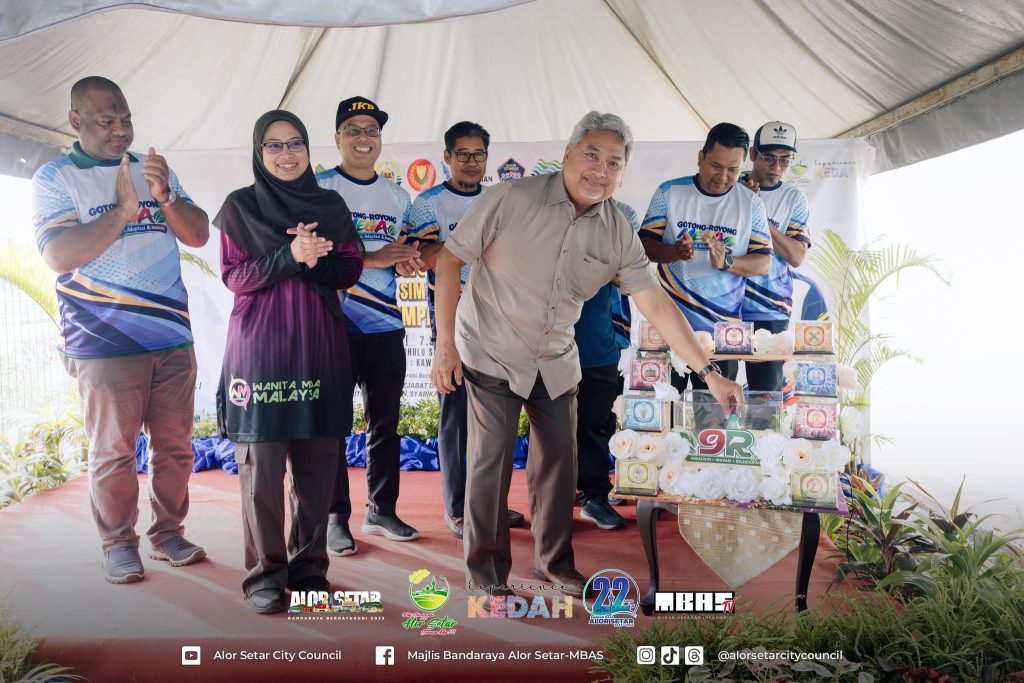 GOTONG-ROYONG MEGA MBAS BERSAMA KOMUNITI SIMPANG EMPAT KANGKONG PERKASA KEBERSIHAN PERSEKITARAN